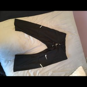 Black nike cropped leggings